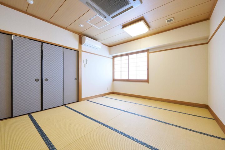 Room 32 of 74