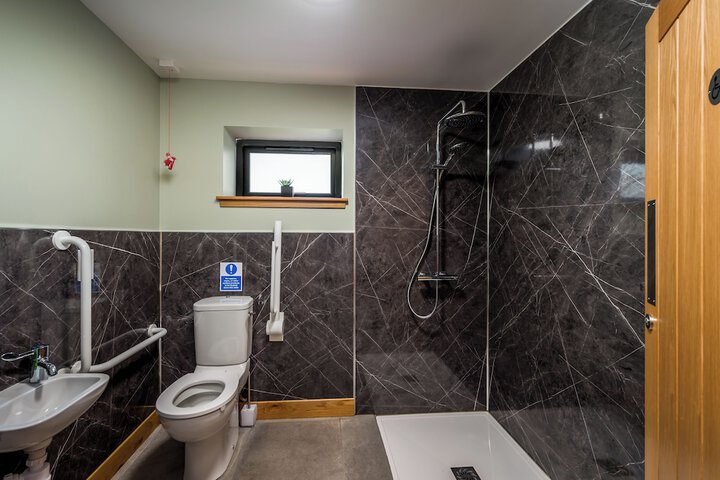 Room 8 of 12