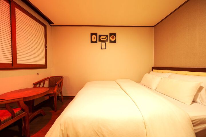 Room 10 of 22