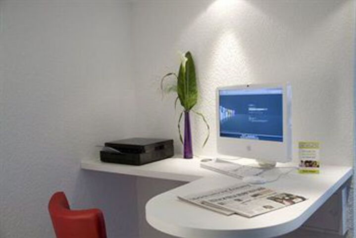 Business Center 5 of 11