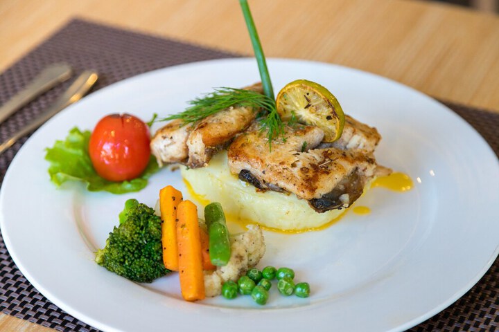 Dining 13 of 43