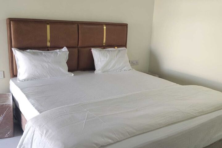 Room 7 of 10