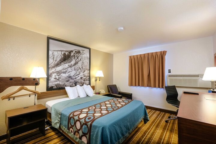 Room 10 of 34
