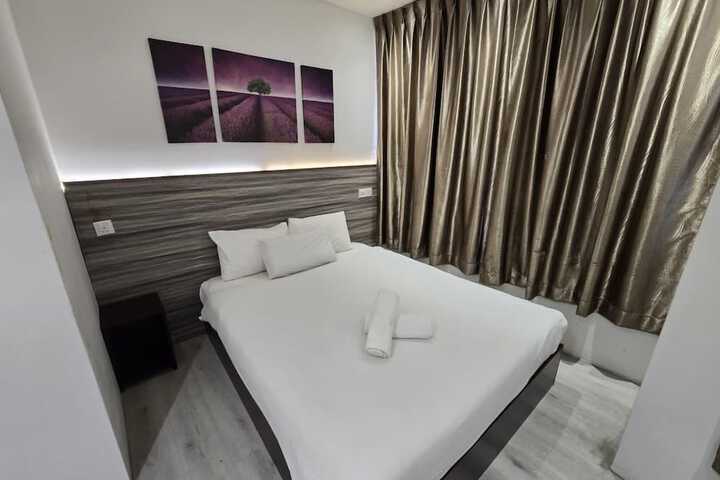 Room 13 of 29