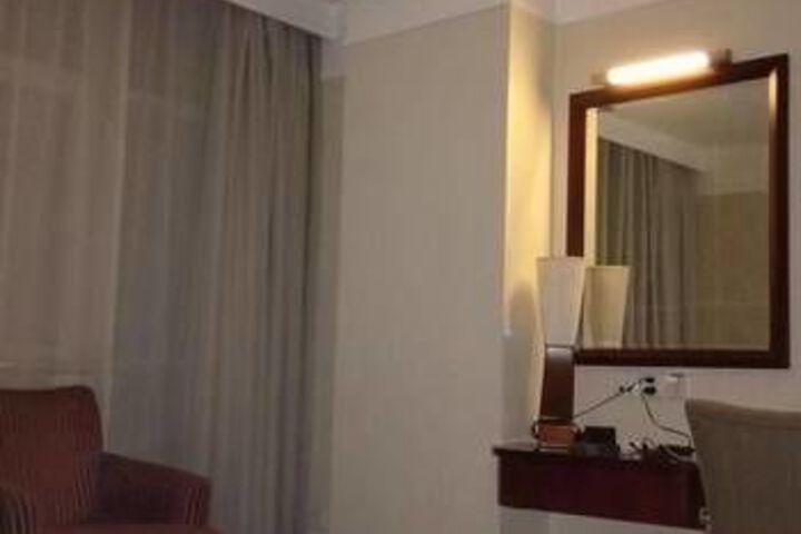 Room 15 of 37