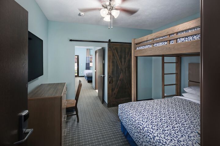 1 King Bed (35 of 39)