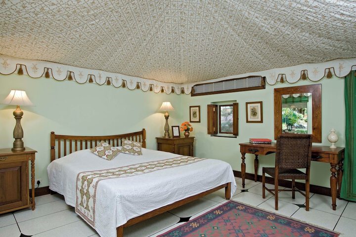 Room 6 of 37