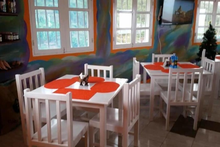 Dining 16 of 29
