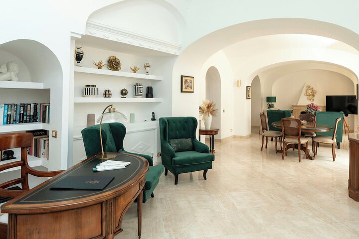 Hotel Interior 198 of 250