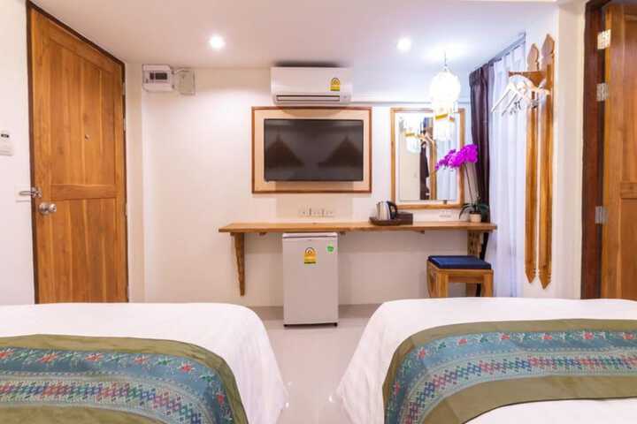 Room 10 of 29