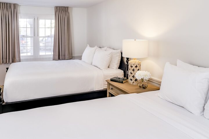Deluxe 2 Queen Beds (2 of 7)