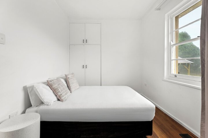 Room 6 of 94