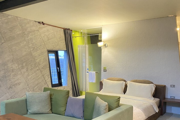 Room 8 of 47