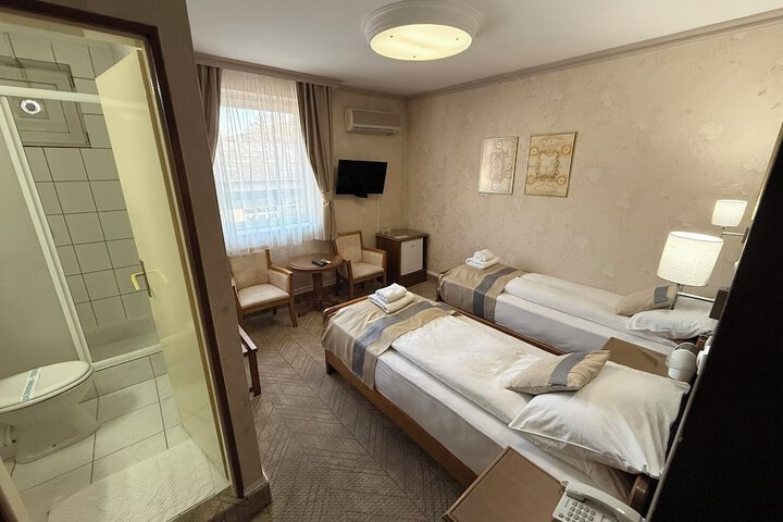 Room 42 of 83