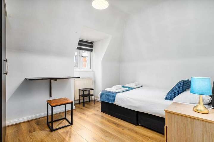 Room 12 of 48