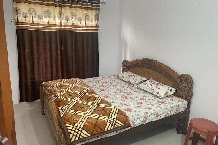 Room 7 of 12