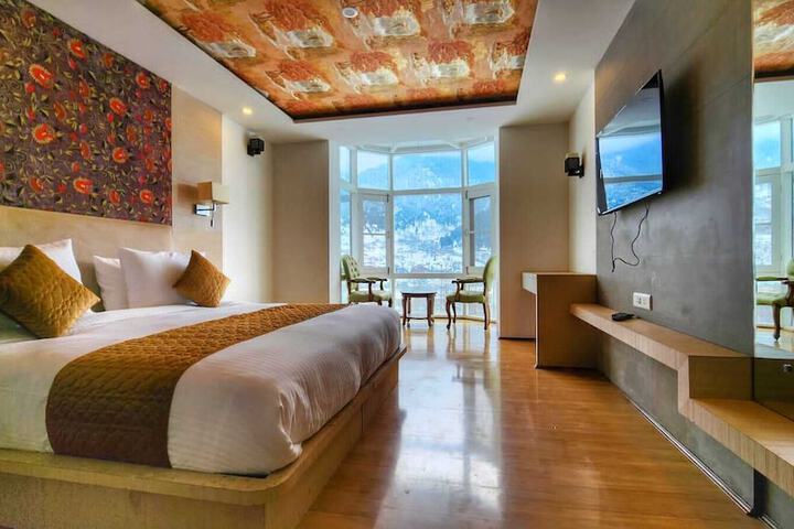 Room 2 of 34