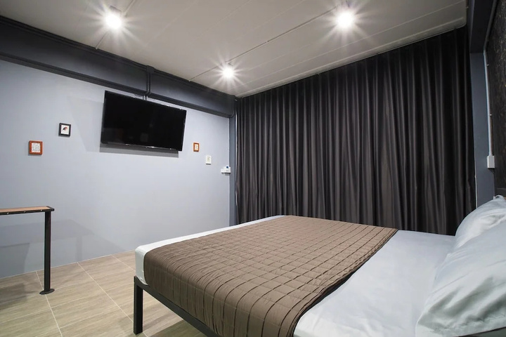 Room 2 of 18