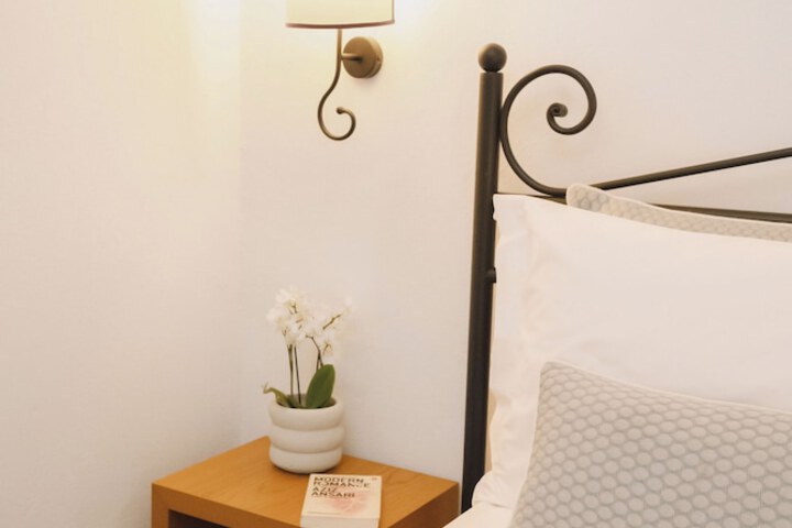 Room 3 of 32