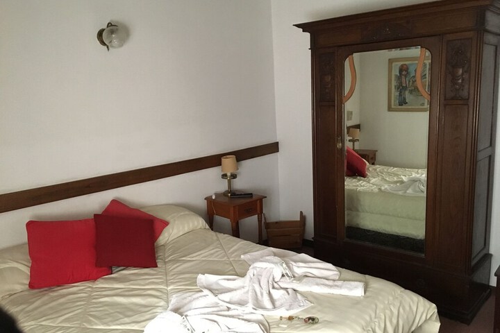 Room 4 of 28