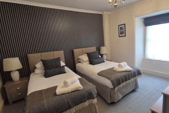 Room 9 of 20
