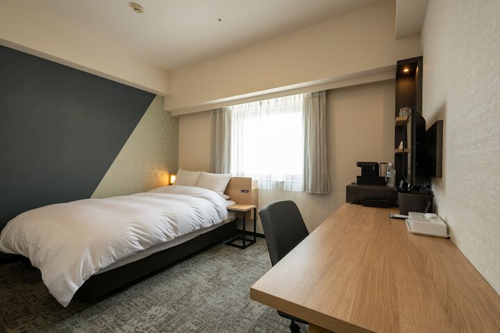 Room 17 of 83