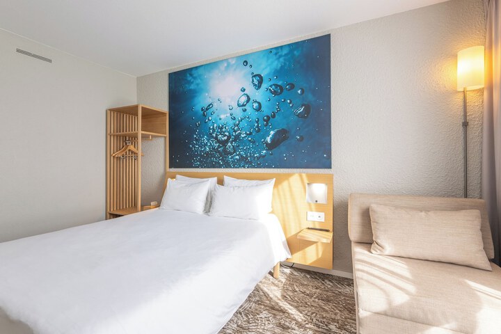 Room 5 of 125