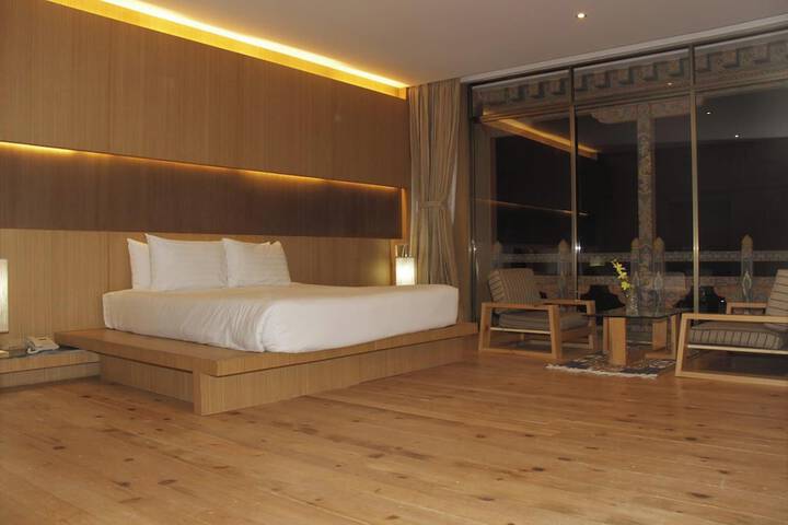 Room 12 of 34