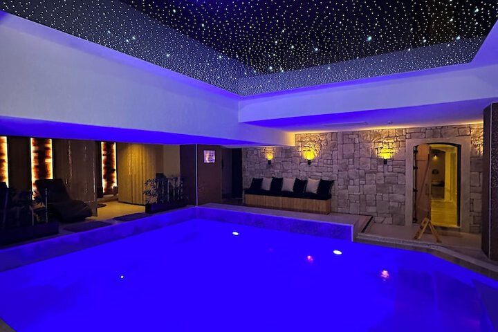 Pool Hotel