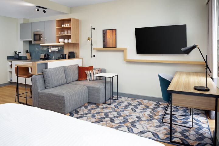Room 12 of 62