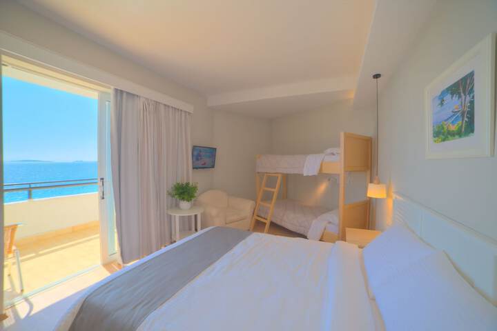Room 45 of 208