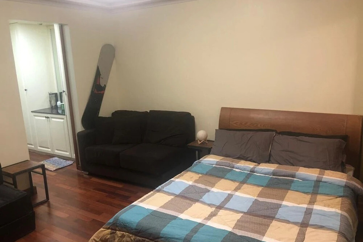 Room 5 of 13