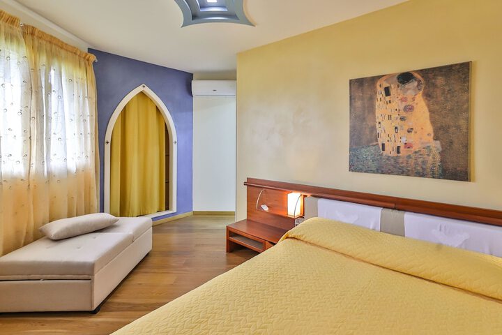 Room 3 of 24