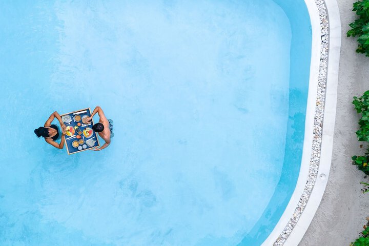 Pool 204 of 376