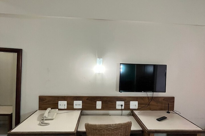 Room 10 of 32