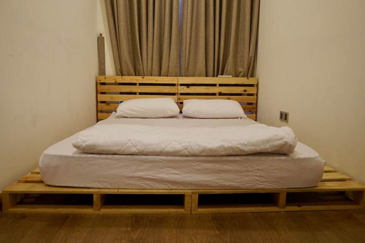 Room 8 of 33