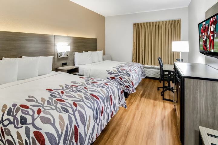 Deluxe 2 Queen Beds (2 of 7)