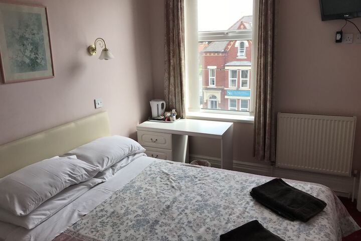 Room 8 of 14