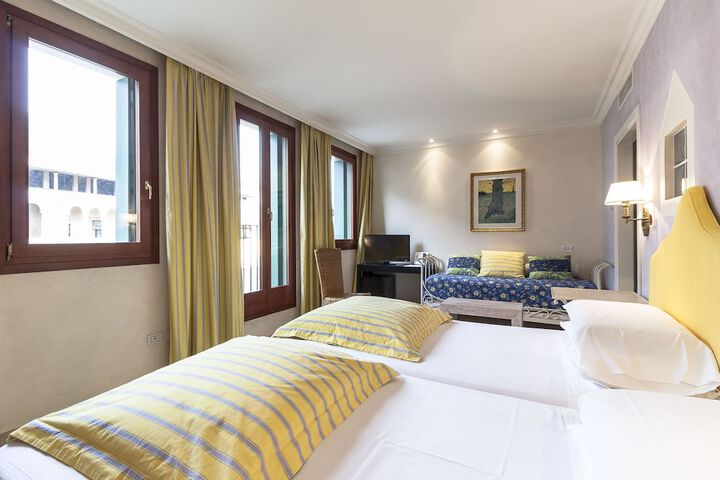 Room 16 of 52