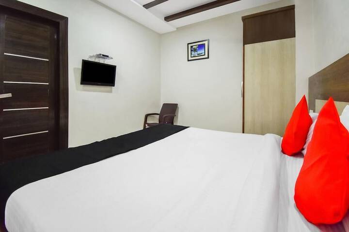 Room 6 of 25