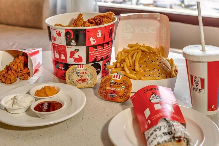 Dining 8 of 17