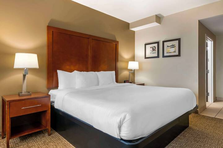 1 King Bed (23 of 35)