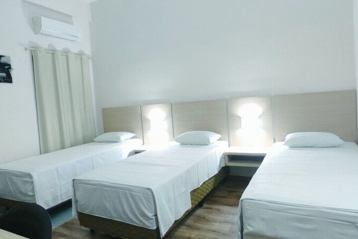 Room 6 of 12