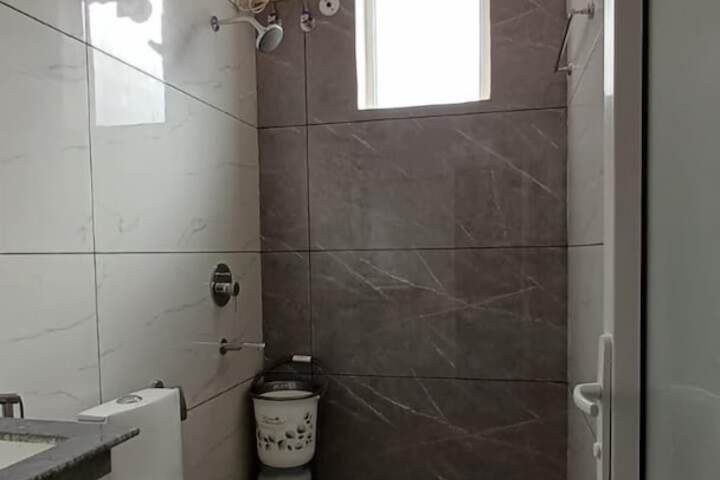 Room 7 of 11