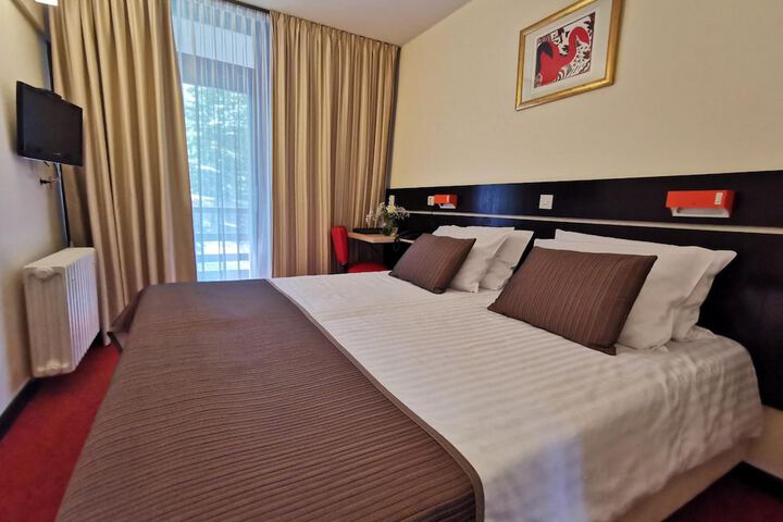 Room 12 of 31