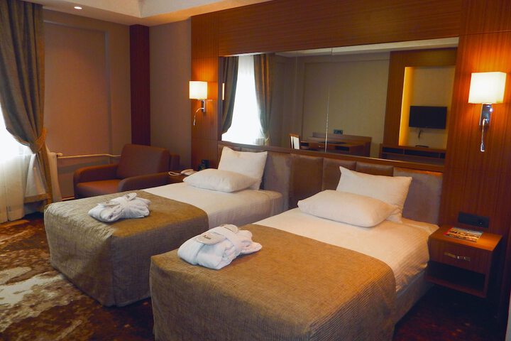 Room 16 of 60