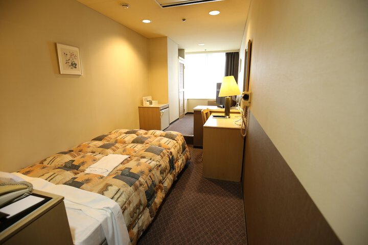 Room 6 of 13