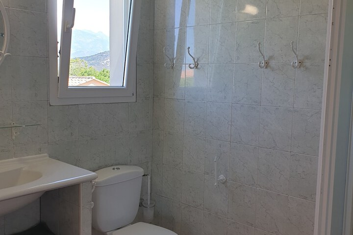 Room 42 of 75
