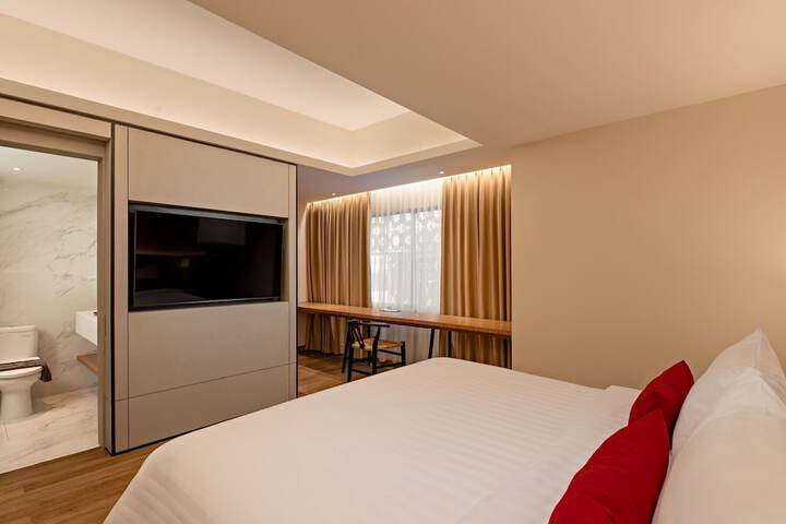 Room 5 of 28