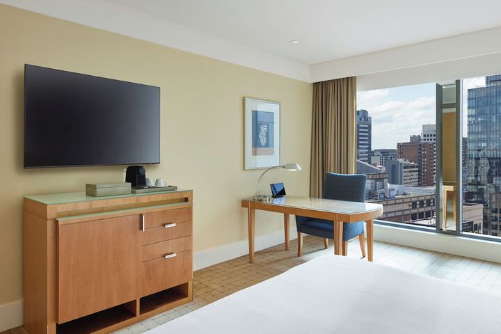 Room 27 of 68